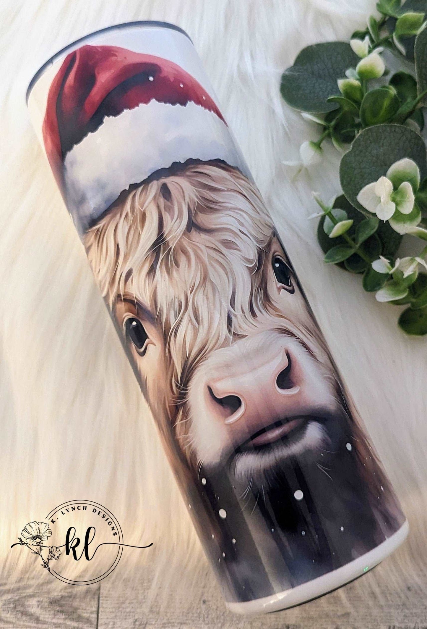 20 oz. Santa Hat-Wearing Highland Cow!